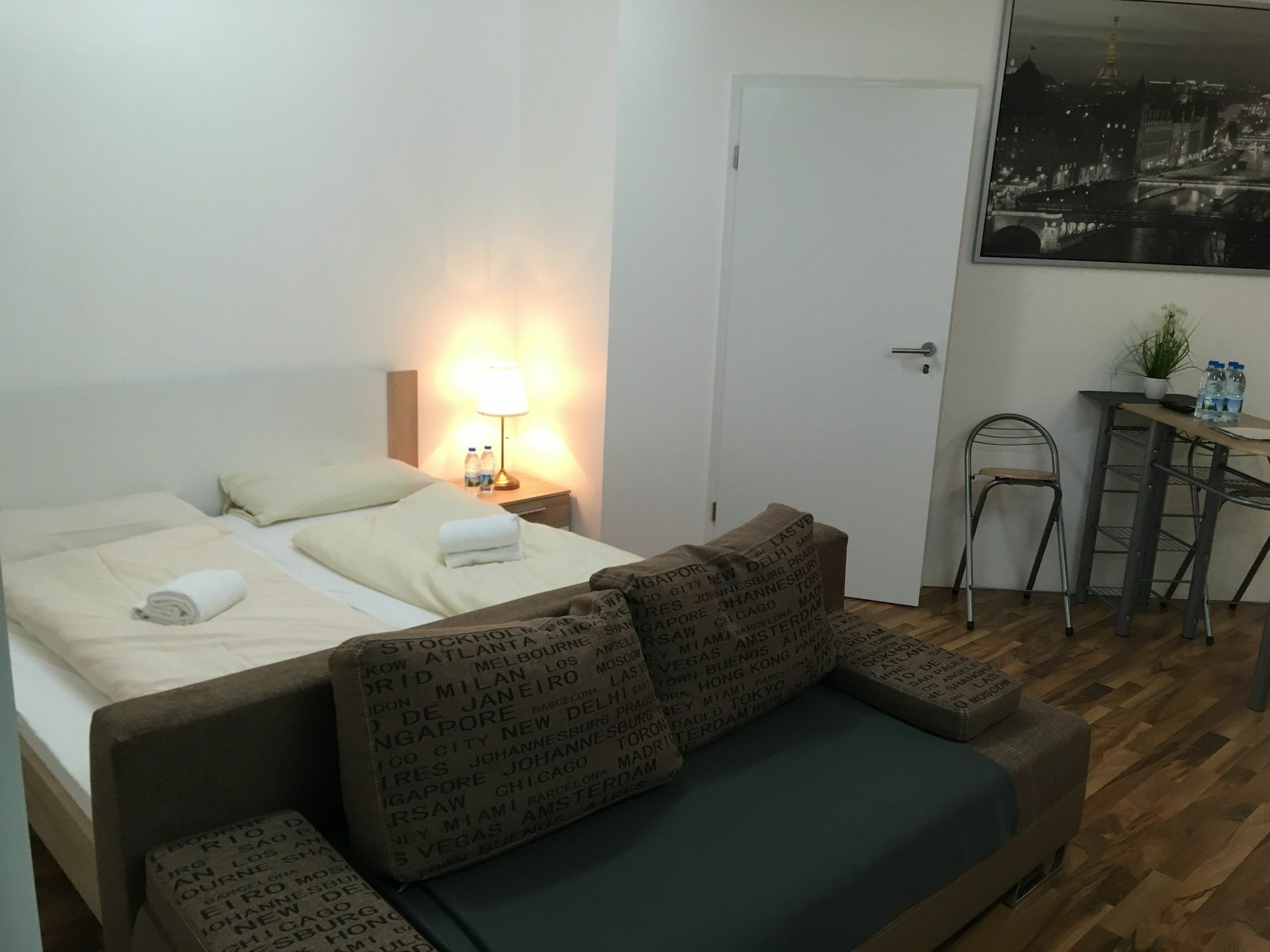 Kn Kahtan Boarding House Appartement München Buitenkant foto