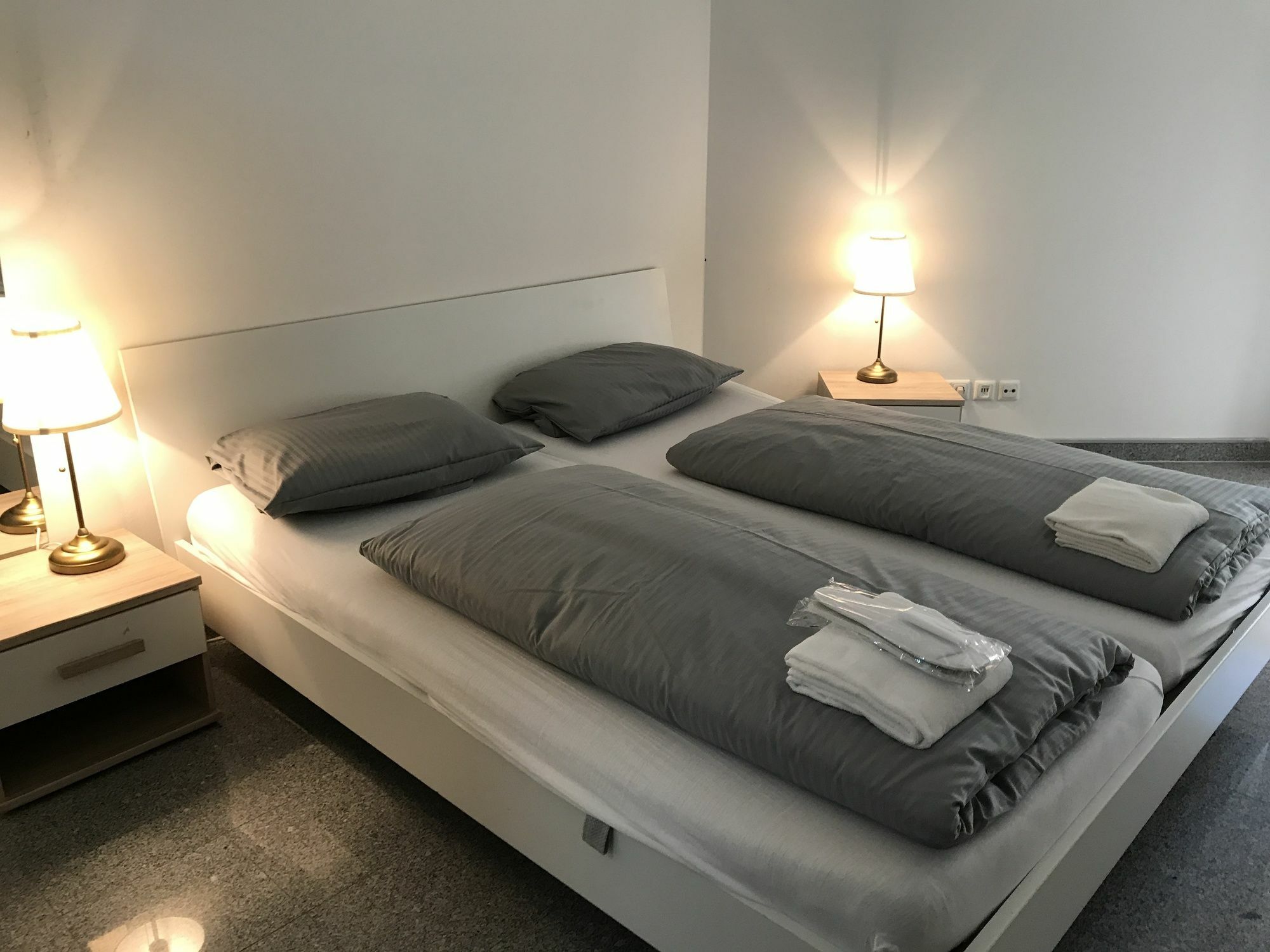 Kn Kahtan Boarding House Appartement München Buitenkant foto