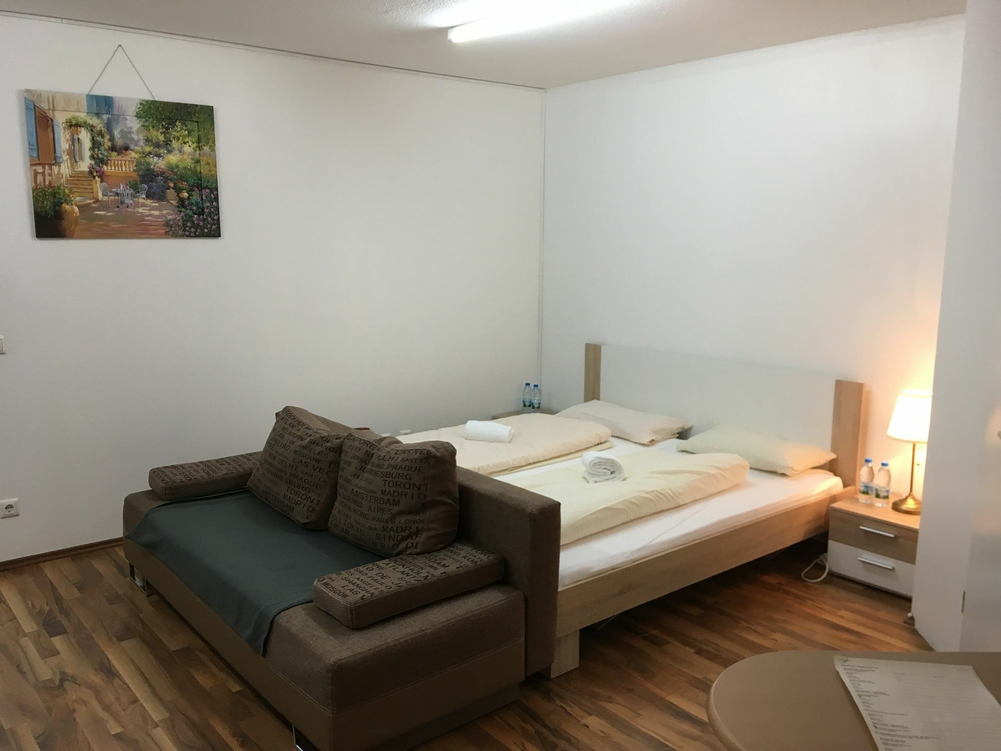 Kn Kahtan Boarding House Appartement München Buitenkant foto