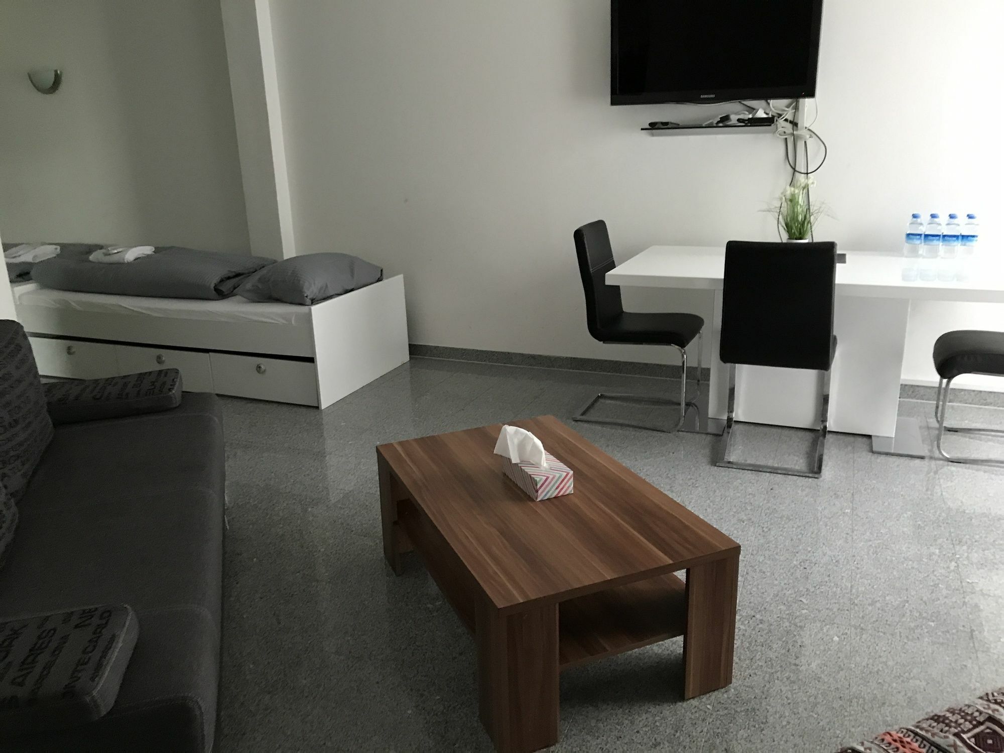 Kn Kahtan Boarding House Appartement München Buitenkant foto